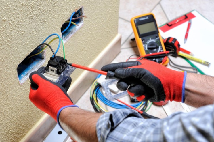 How To Find a Reliable Local Electrician for Small Jobs?